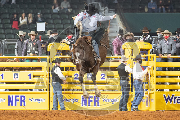 2020_Dez_11_WNFR_Saddle_Bronc_Sterling Crawley_909