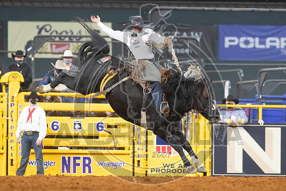 2020_Dez_06_WNFR_Saddle_Bronc_Shorty Garrett_305