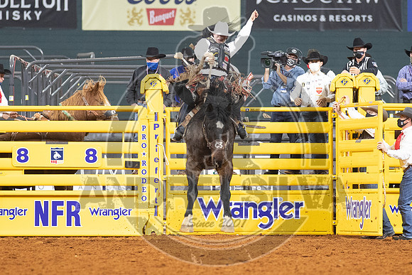2020_Dez_11_WNFR_Saddle_Bronc_Lefty Holman_945