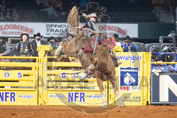 2020_Dez_11_WNFR_Saddle_Bronc_Cole Elshere_903