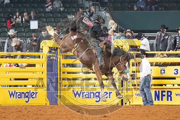 2020_Dez_11_WNFR_Saddle_Bronc_Isaac Diaz_917