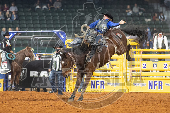 2020_Dez_11_WNFR_Saddle_Bronc_Ryder Wright_1014