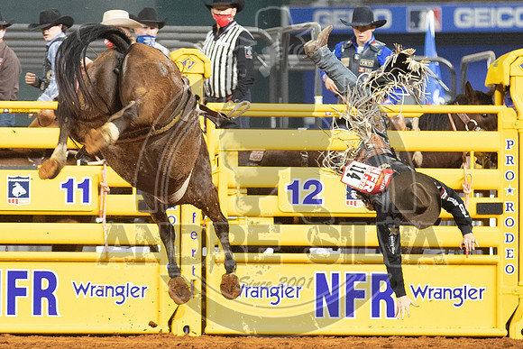 2020_Dez_11_WNFR_Saddle_Bronc_Zeke Thurston_943