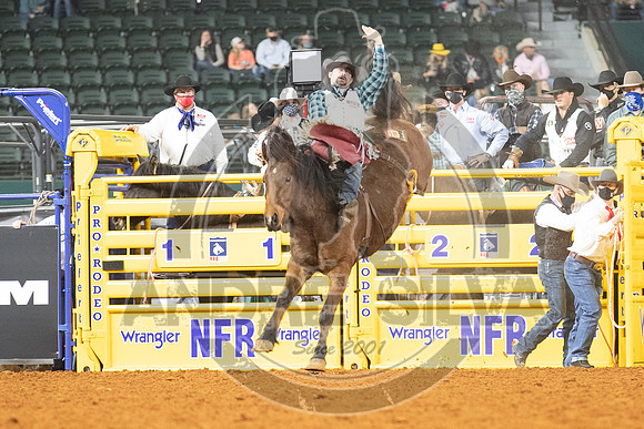 2020_Dez_11_WNFR_Bareback_Winn Ratliff_676