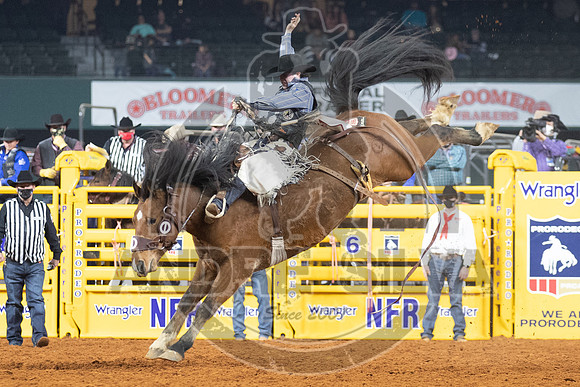 2020_Dez_11_WNFR_Saddle_Bronc_Chase Brooks_953