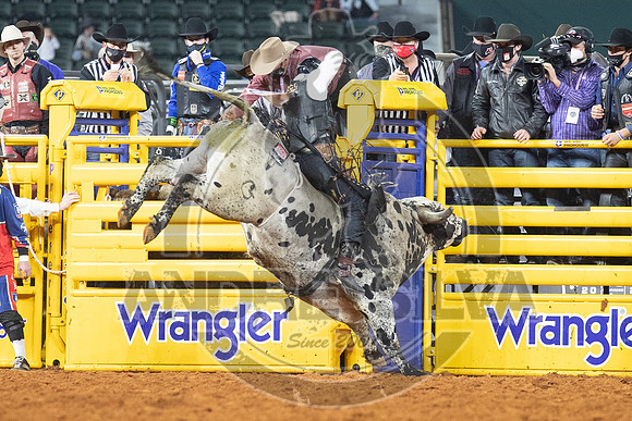 2020_Dez_11_WNFR_Bull_Riding_Clayton Sellars_1196
