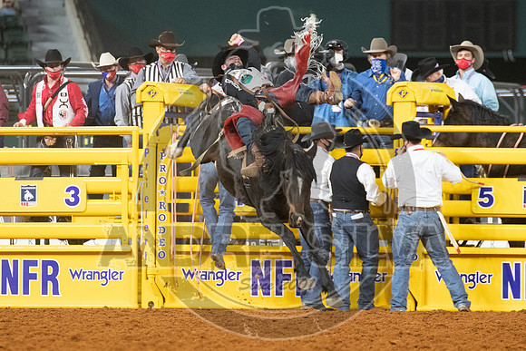 2020_Dez_09_WNFR_Bareback_Mason Clements_090
