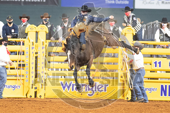 2020_Dez_11_WNFR_Bareback_Kaycee Feild_750