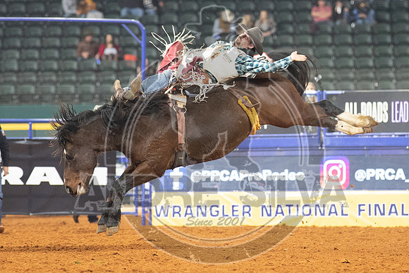 2020_Dez_11_WNFR_Bareback_Winn Ratliff_745