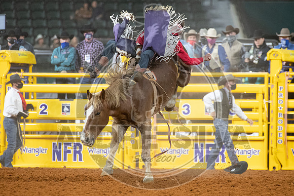 2020_Dez_09_WNFR_Bareback_Cole Reiner_068