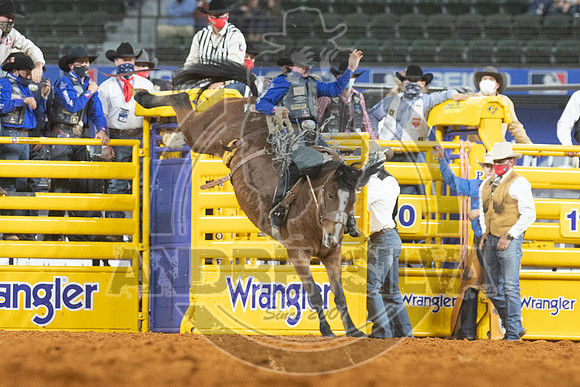2020_Dez_06_WNFR_Saddle_Bronc_Ryder Wright_320