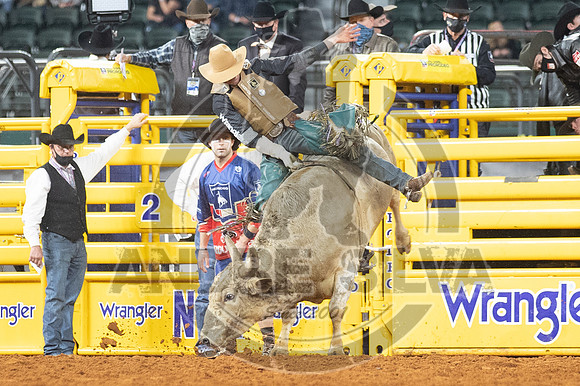2020_Dez_11_WNFR_Bull_Riding_Brady Portenier_1209