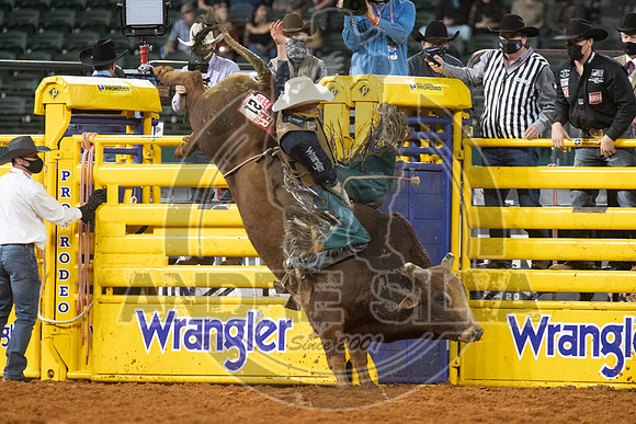 2020_Dez_09_WNFR_Bull_Riding_Brady Portenier_507