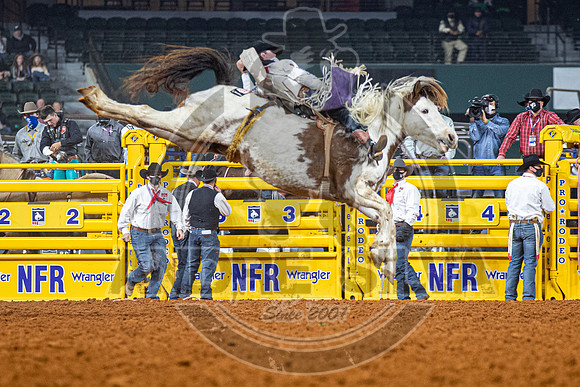 2020_Dez_12_WNFR_Bareback_Cole Reiner_121