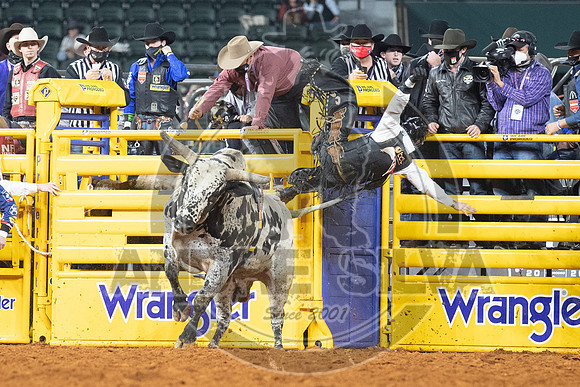2020_Dez_11_WNFR_Bull_Riding_Clayton Sellars_1197