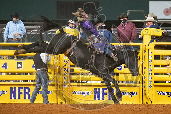 2020_Dez_09_WNFR_Bareback_Tilden Hooper_061
