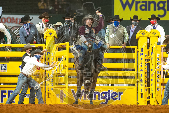 2020_Dez_06_WNFR_Bareback_Orin Larsen_067