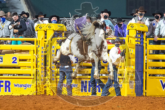 2020_Dez_12_WNFR_Bareback_Cole Reiner_117
