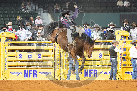 2020_Dez_11_WNFR_Bareback_Jake Brown_672