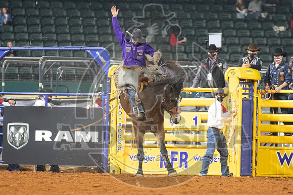 2020_Dez_11_WNFR_Saddle_Bronc_Shorty Garrett_979