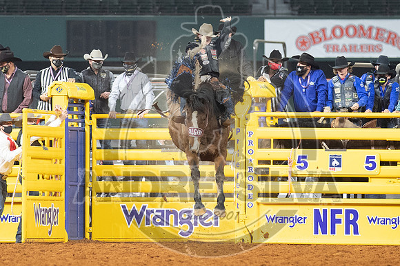 2020_Dez_11_WNFR_Saddle_Bronc_Wyatt Casper_1002