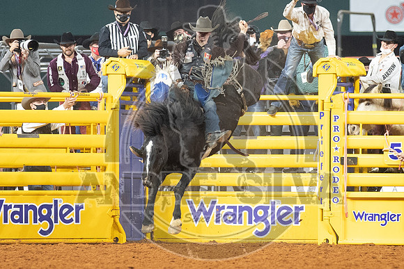 2020_Dez_11_WNFR_Bareback_Orin Larsen_734