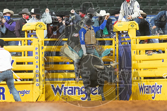 2020_Dez_06_WNFR_Bull_Riding_Brady Portenier_480