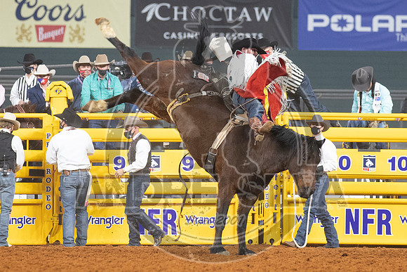 2020_Dez_12_WNFR_Bareback_Mason Clements_174