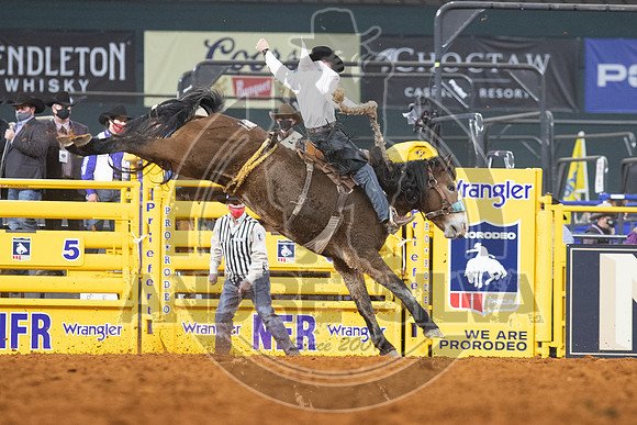 2020_Dez_06_WNFR_Saddle_Bronc_Sterling Crawley_253