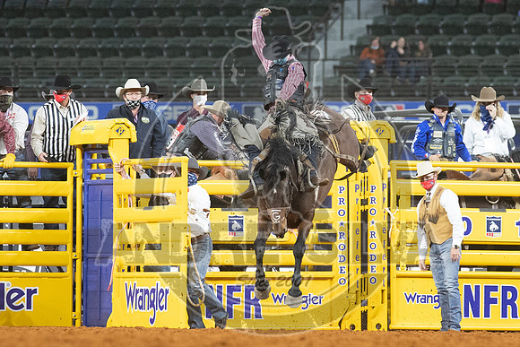 2020_Dez_06_WNFR_Saddle_Bronc_Chase Brooks_273