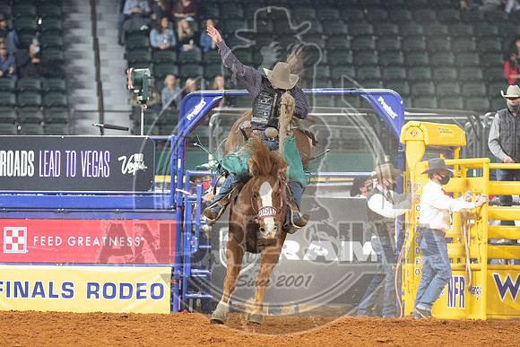 2020_Dez_11_WNFR_Saddle_Bronc_Taos Muncy_932