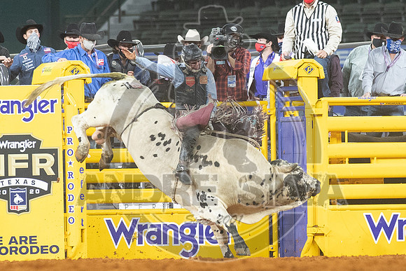 2020_Dez_06_WNFR_Bull_Riding_Ty Wallace_514