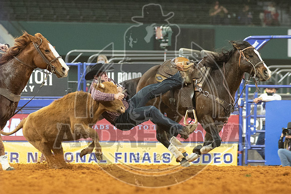 2020_Dez_06_WNFR_Steer_Wrestling_Jule Hazen_189