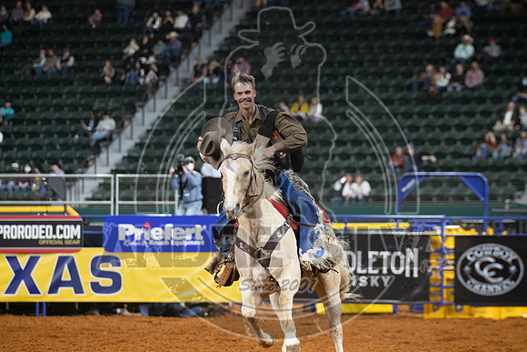2020_Dez_09_WNFR_Bareback_Orin Larsen_132