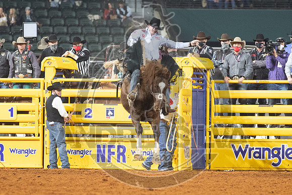 2020_Dez_11_WNFR_Saddle_Bronc_Sterling Crawley_908
