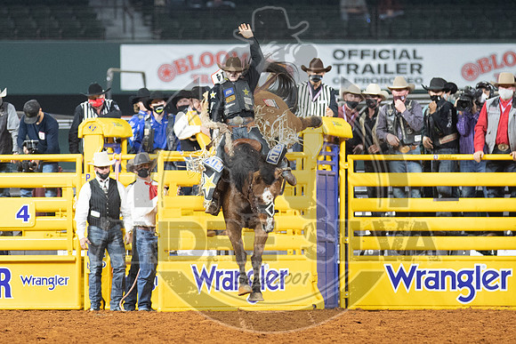2020_Dez_11_WNFR_Saddle_Bronc_Zeke Thurston_1017