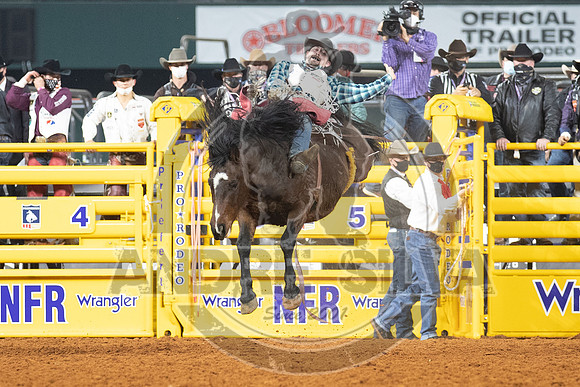 2020_Dez_11_WNFR_Bareback_Winn Ratliff_742