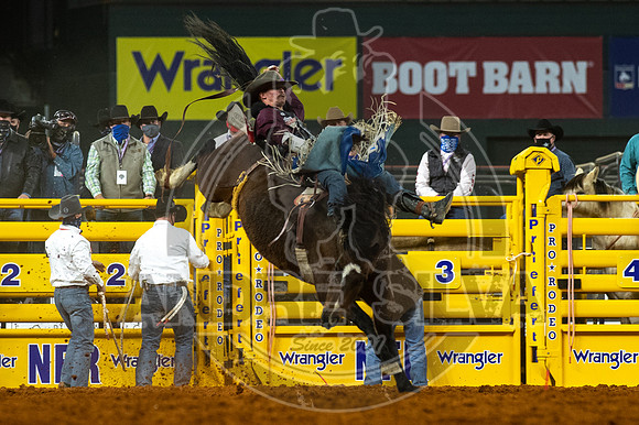 2020_Dez_06_WNFR_Bareback_Orin Larsen_069