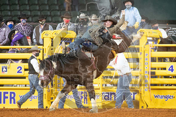 2020_Dez_09_WNFR_Bareback_Orin Larsen_054