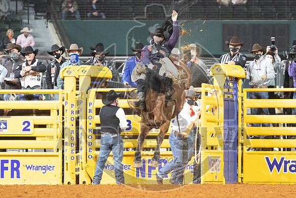 2020_Dez_11_WNFR_Bareback_Jake Brown_670