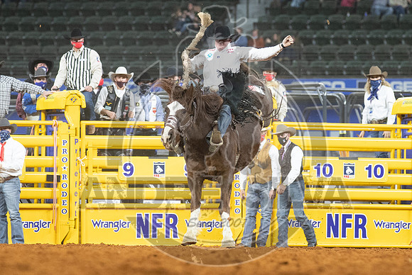 2020_Dez_06_WNFR_Saddle_Bronc_Sterling Crawley_339