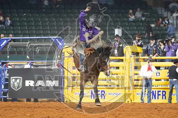 2020_Dez_11_WNFR_Saddle_Bronc_Shorty Garrett_980