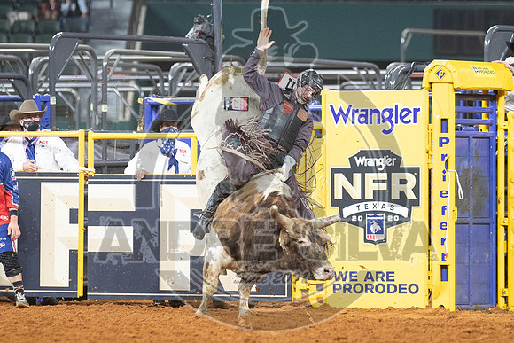 2020_Dez_11_WNFR_Bull_Riding_Ty Wallace_1257