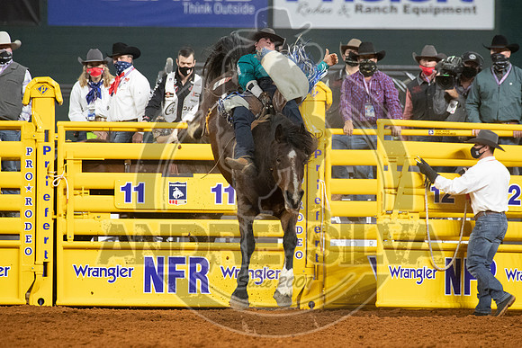 2020_Dez_09_WNFR_Bareback_Chad Rutherford_072