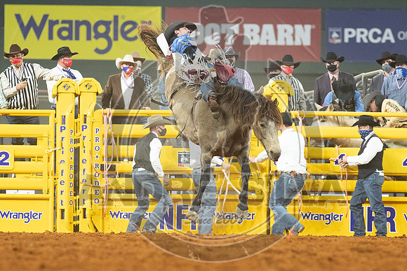 2020_Dez_06_WNFR_Bareback_Winn Ratliff_115