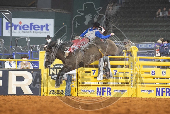 2020_Dez_06_WNFR_Bareback_Mason Clements_111