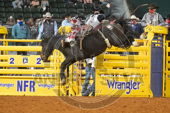 2020_Dez_09_WNFR_Bareback_Mason Clements_085