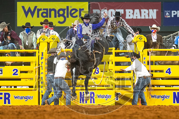 2020_Dez_06_WNFR_Bareback_Cole Reiner_062
