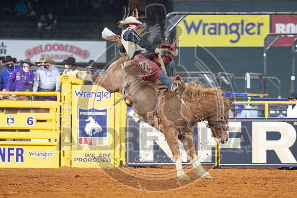 2020_Dez_11_WNFR_Saddle_Bronc_Cole Elshere_904