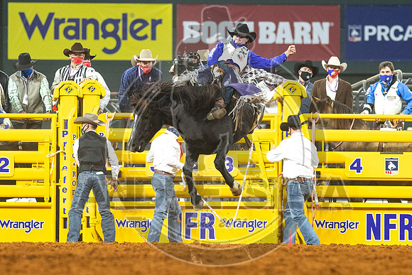 2020_Dez_06_WNFR_Bareback_Cole Reiner_064